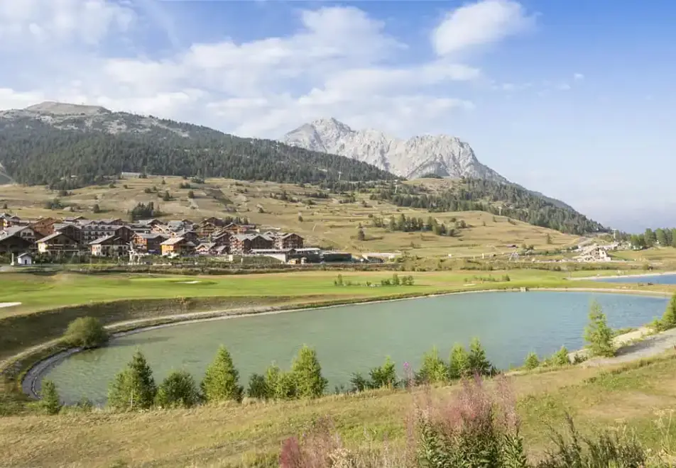 Hameau des Airelles, Montgenevre (self catered apartments) (©Manu.Reyboz) - View over lake