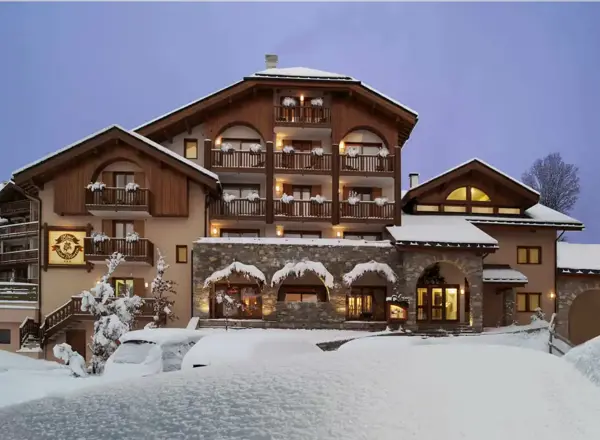 Hotel St Martin & Apartments, St Martin de Belleville.jpg