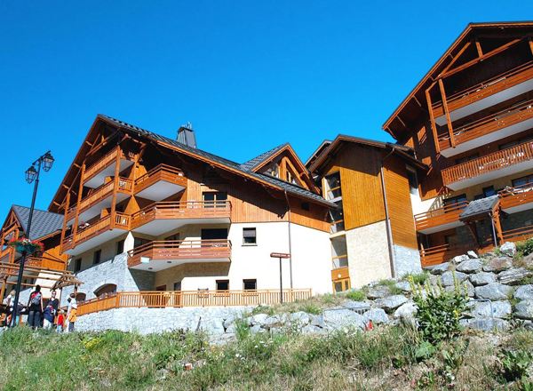 SUMMER - La Cascade-Epinettes, Vaujany (self catered apartments) OPT (6).jpg
