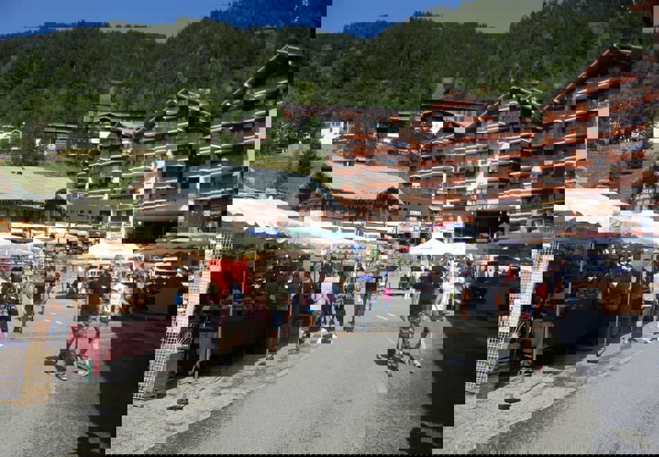 Champagny Village - Weekly market