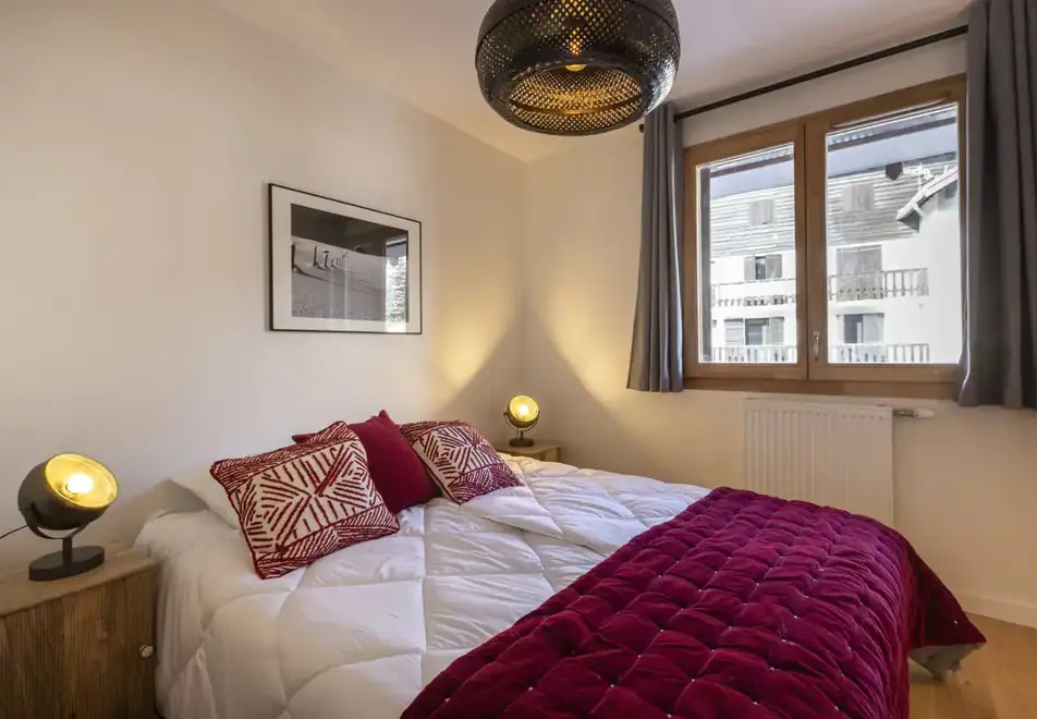 Le Saphir, Vaujany (Self Catered Apartments) - Double bedroom