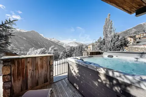 Le Chalet Martine, St Martin de Belleville (catered chalet) - Outdoor hot tub