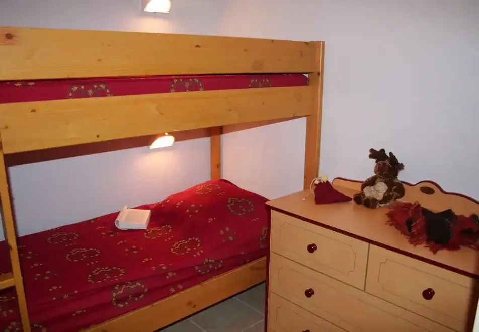 Flocons d'Argent, Aussois (self catered apartments) - Bunk room