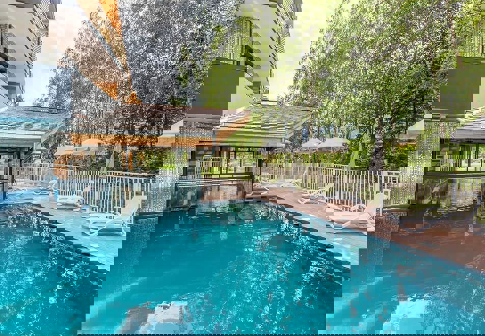 Isatis, Chamonix (self catered apartments) - Outdoor pool