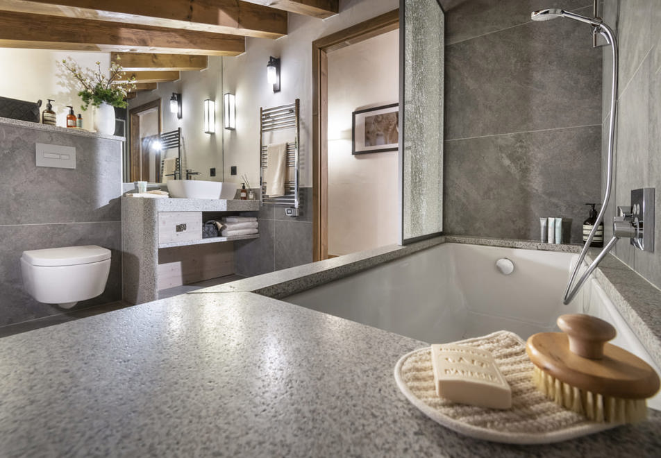 Amaya, Les Saisies (self catered apartments) - Typical bathroom style