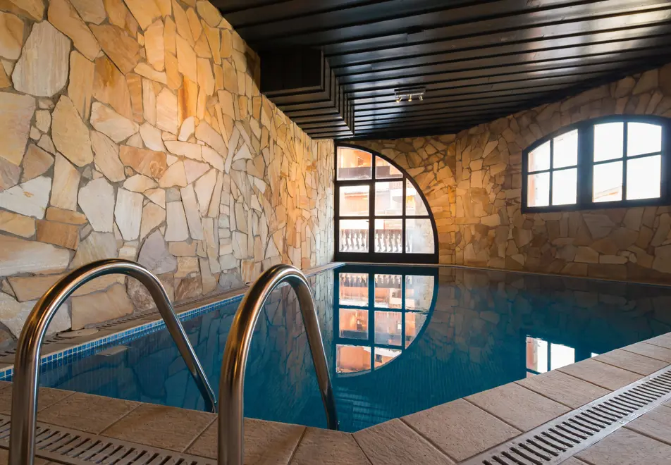 Chalet Altitude, Val Thorens (self catered apartments) - Indoor pool