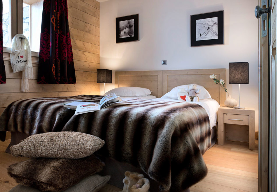 Le Cristal de l'Alpe, Alpe d'Huez (self catered apartments) - Typical double bedroom style