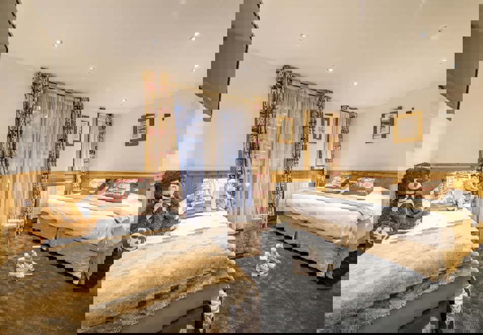 Eterlou, Meribel (hotel) - Typical Tradition triple room style