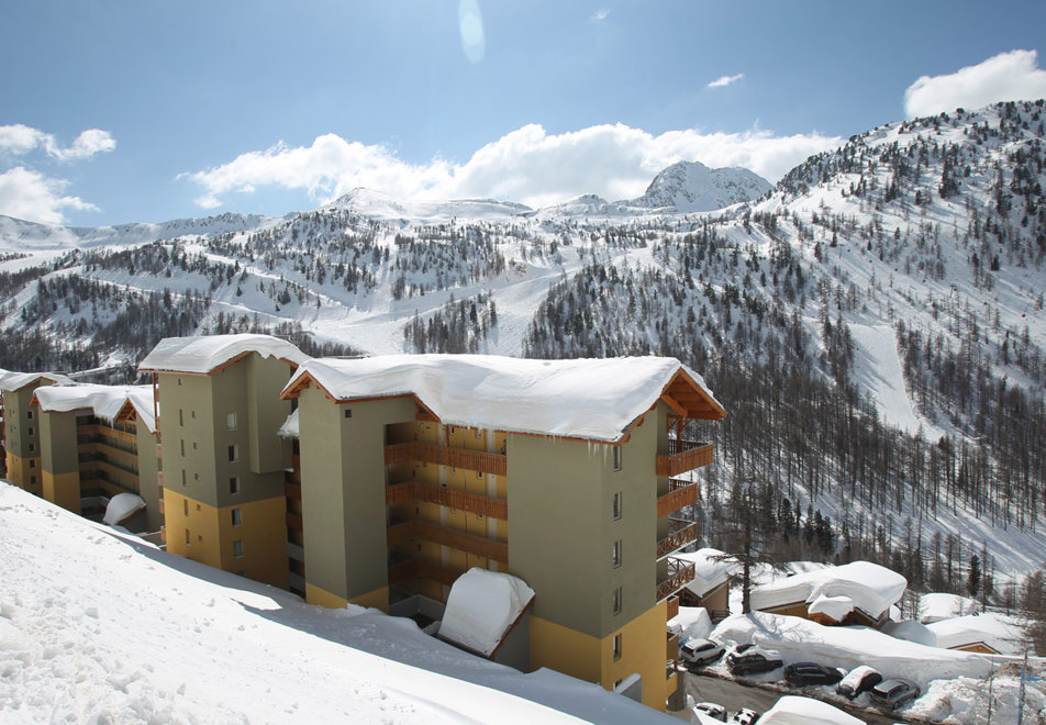 Terrasses d'Isola, Isola 2000 (Southern Alps) - Ski back to within 50m of the residence