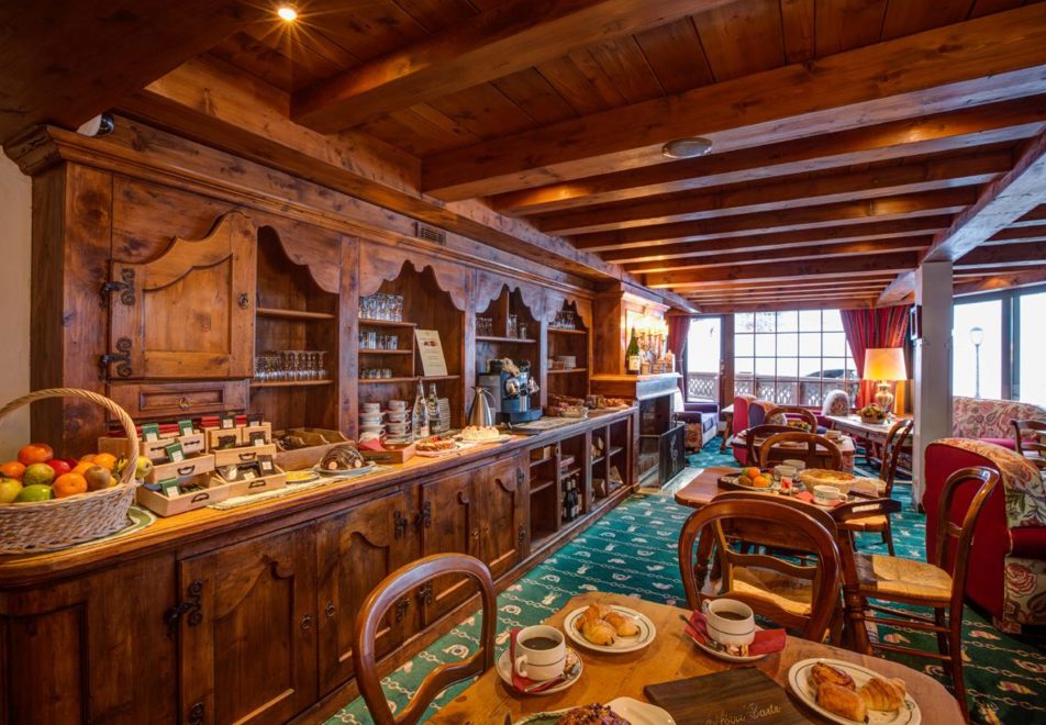 Hotel de la Loze, Courchevel 1850 (hotel) - Breakfast