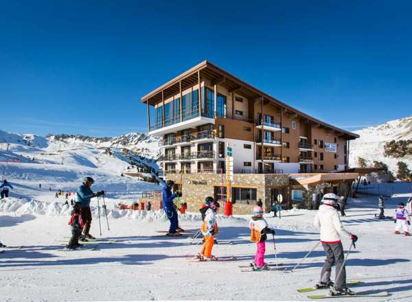 Taj I Mah Arc 2000 Hotel Ski In Ski Out 1