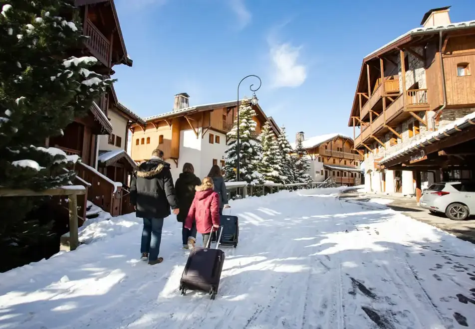 Le Hameau de Sapiniere, Les Menuires (self catered apartments) - Chalet style buildings