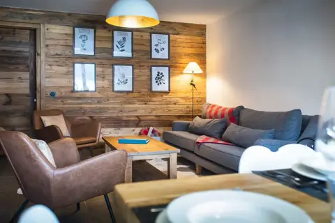 Chalet La Douceur - Chez Joseph, La Clusaz (self catered chalet) - Living area (©Matthieu Cellard)