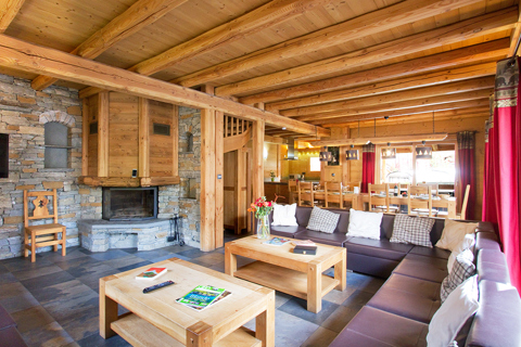Fox Lodge, Les Deux Alpes (self catered chalet) - Fireplace in living area