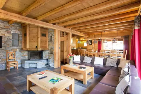 Fox Lodge, Les Deux Alpes (self catered chalet) - Fireplace in living area