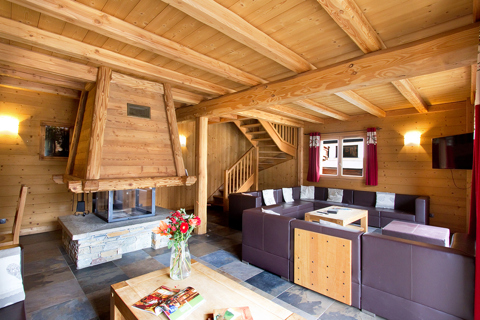 Wolf Lodge, Les Deux Alpes (self catered chalet) - Spacious living area with fireplace