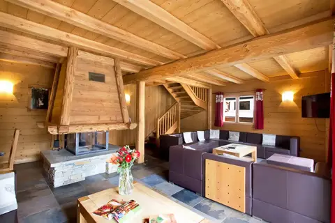 Wolf Lodge, Les Deux Alpes (self catered chalet) - Spacious living area with fireplace