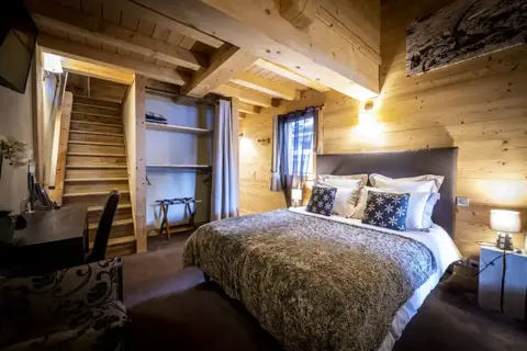 Chalet Pierre 1, Plagne 1800 (self catered chalet) - Double bedroom