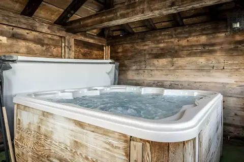 Chalets Pierre 1&2, Plagne 1800 (self catered chalet) - Shared hot tub