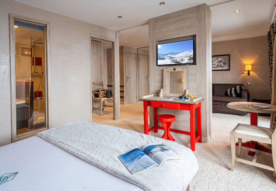 Les Campanules, Tignes le Lac (hotel) - Typical Privilege room style