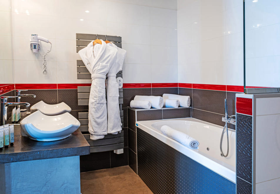 Les Campanules, Tignes le Lac (hotel) - Typical Privilege room style