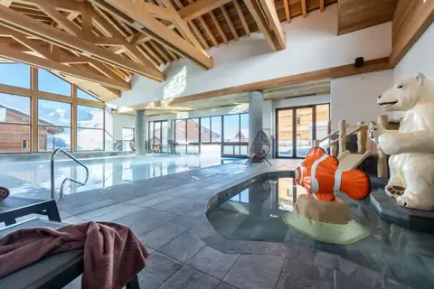 White Pearl, La Plagne (self catered apartments) - Indoor/outdoor pool with children's pool