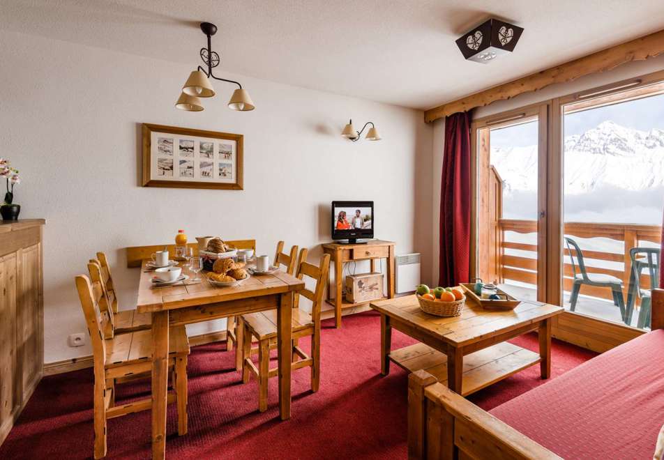 Les Hauts de Comborciere, La Toussuire (self catered apartments) - Typical apartment style