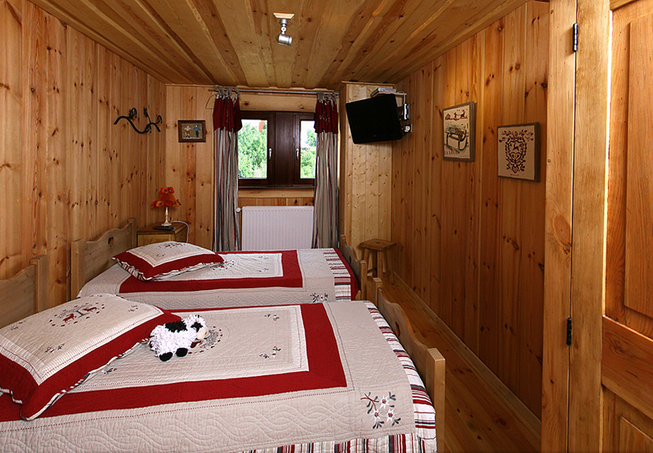Alpen, Les 2 Alpes (self catered chalet) - Twin bedroom
