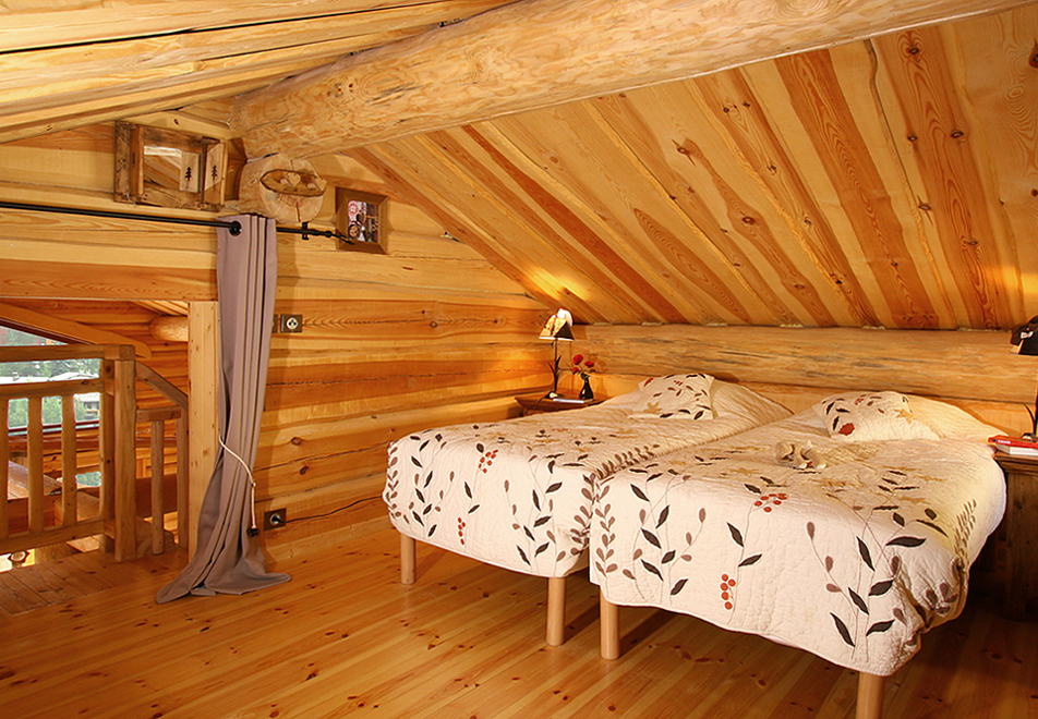 Alpen, Les 2 Alpes (self catered chalet) - Mezzanine with twin beds