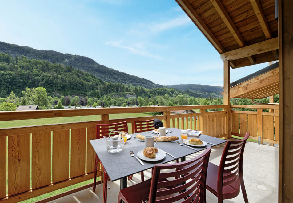 La Residence Club Samoens Village, Samoens (self catered apartments) - Typical 2 bed premium style apartment ©Clusesimages