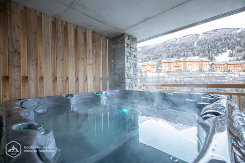 Chalet Arcelle, Val Cenis (self catered chalet) - Outdoor hot tub