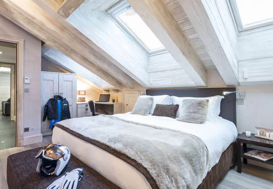 La Kaila, Meribel (hotel) - Typical suite ekrin room style