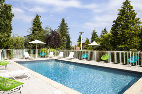 Golden Tulip pool