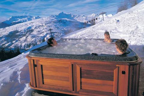 Les Chalets des Deux Domaines, Peisey Vallandry (self catered chalets) - Outdoor hot tub with views