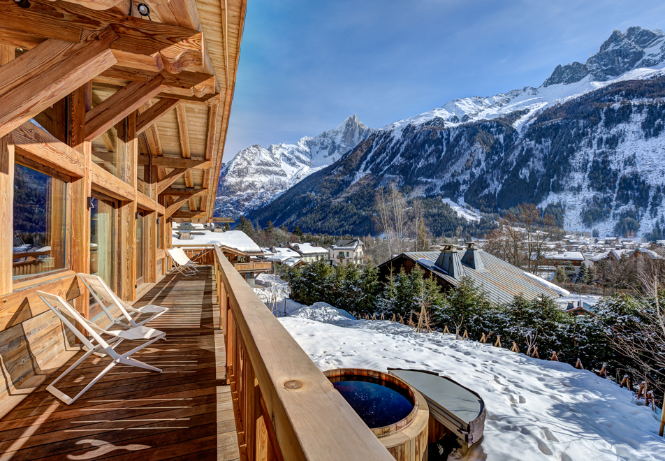 Chalet Saphir, Chamonix (self catered chalet) - Stunning winter location (©Adam Johnston)