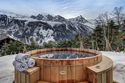 Chalet Saphir, Chamonix (self catered chalet) - Outdoor Nordic bath (©Adam Johnston)