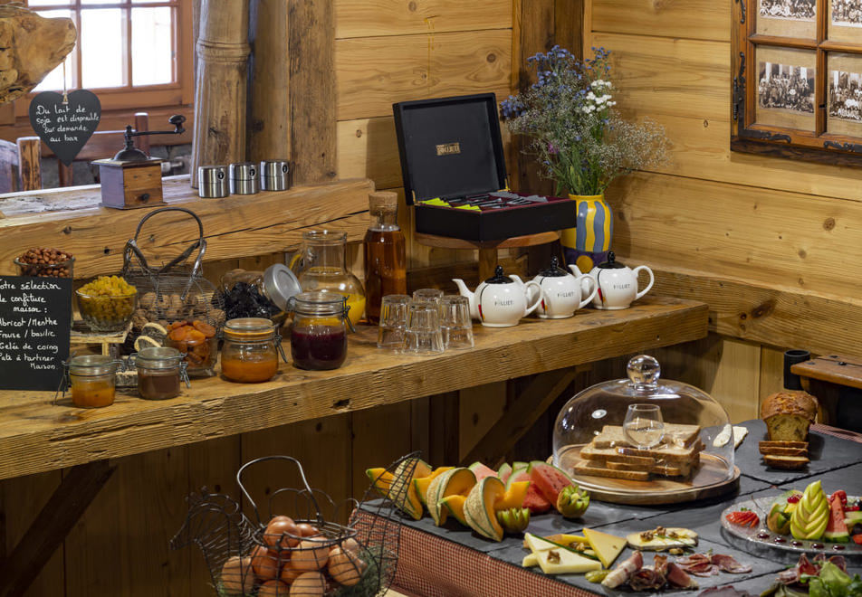 Cote Brune, Les 2 Alpes (hotel) - Breakfast