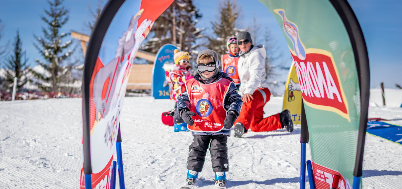 Children with ski instructor in Les Arcs