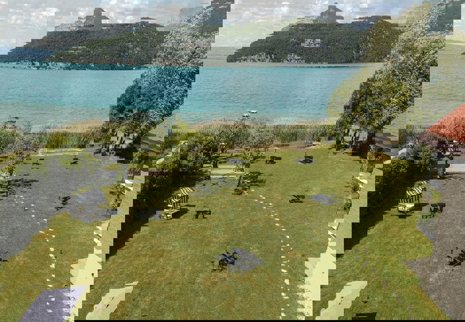 Villa Caroline, Lake Annecy - Lakeside