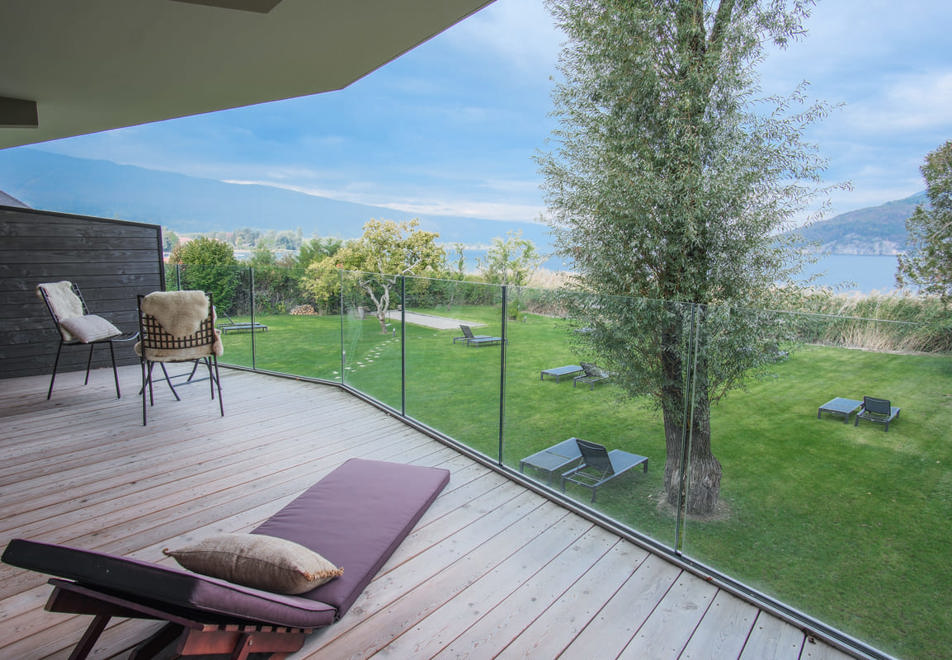 Villa Caroline, Lake Annecy - Typical junior style room