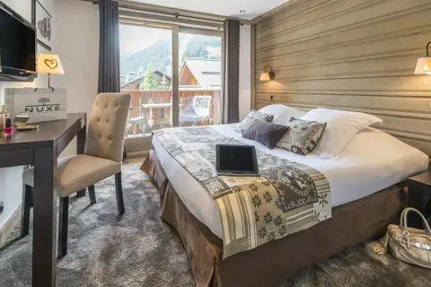 La Chaudanne, Meribel (hotel) - Typical standard south room style