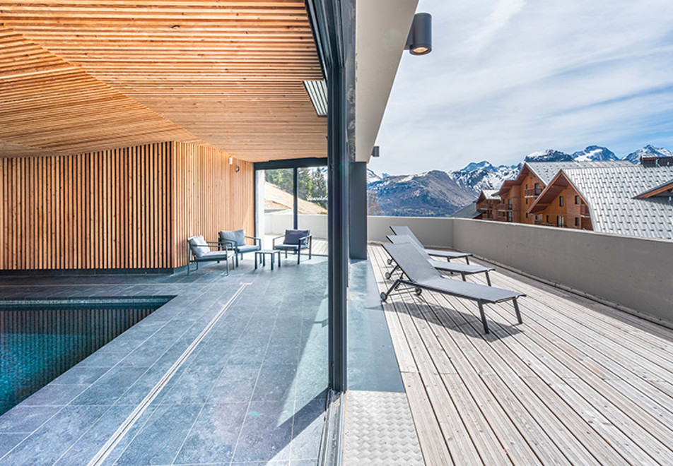Les Ecrins d'Auris, Auris en Oisans (self catered apartments) - Indoor pool & terrace