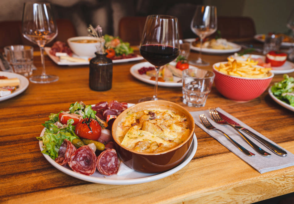 Les Portes du Mont Blanc, Vallorcine (self catered apartments) - On-site restaurant & bar