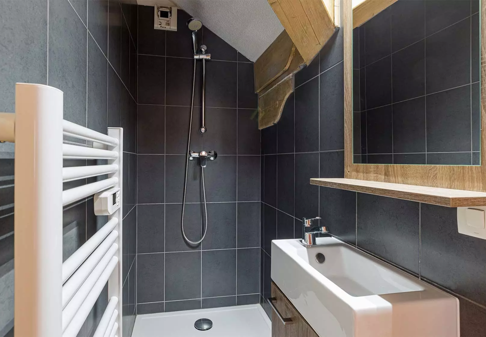 La Cascade-Epinettes, Vaujany (self catered apartments) - La Cascade typical apartment style