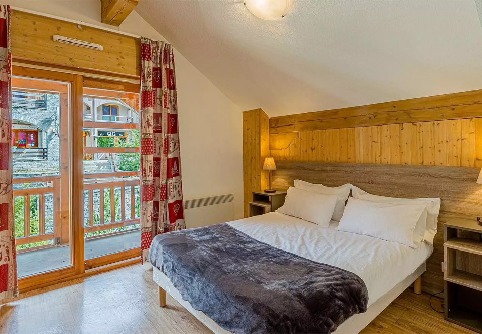 La Cascade-Epinettes, Vaujany (self catered apartments) - La Cascade typical apartment style