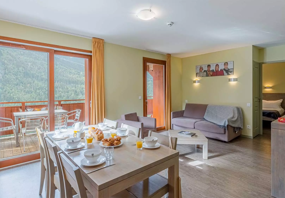 La Cascade-Epinettes, Vaujany (self catered apartments) - Les Epinettes typical apartment style