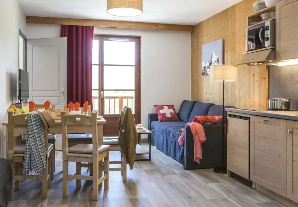 l'Oree des Pistes, St Sorlin d'Arves (self catered apartments) - Typical apartment style
