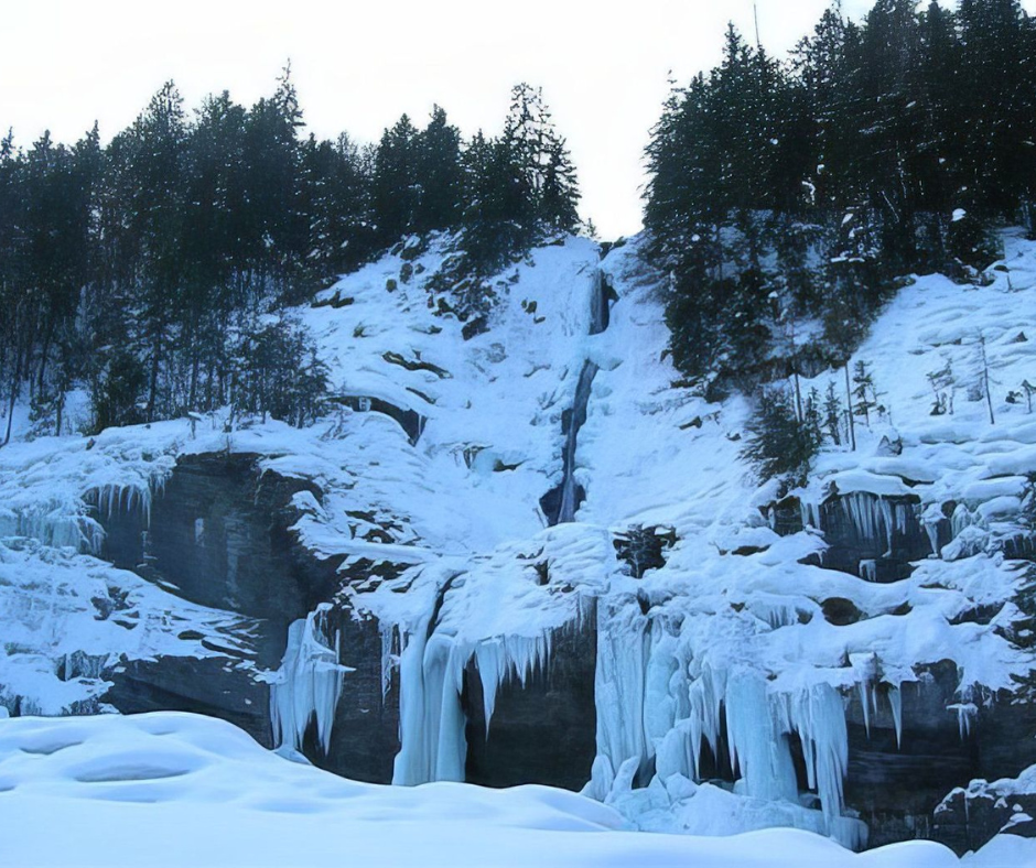 Cascade Du Rouget Winter