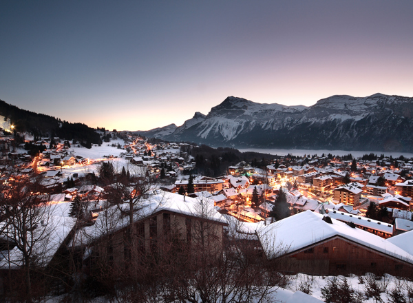 Les Carroz Ski Resort - Village at night (©G.Piel)