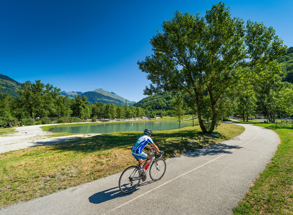 Bourg St Maurice Cycling © (andyparant)